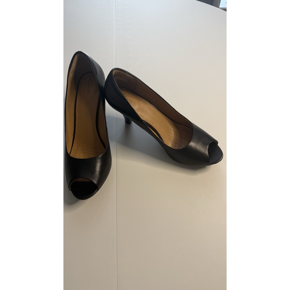 Ladies Peep Toe Pumps In A Size 10 EUC 3 Inch Heel Black Padded Inside Heel